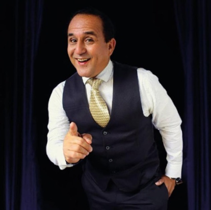 Shapiro ha incursionado en el teatro musical, danza y distintos géneros escénicos.