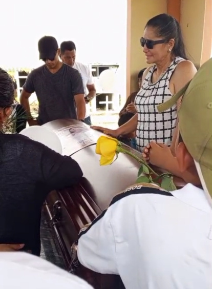 Entre lágrimas, familiares despidieron a Jennifer Cáseres mientras exigen respuestas sobre su muerte.