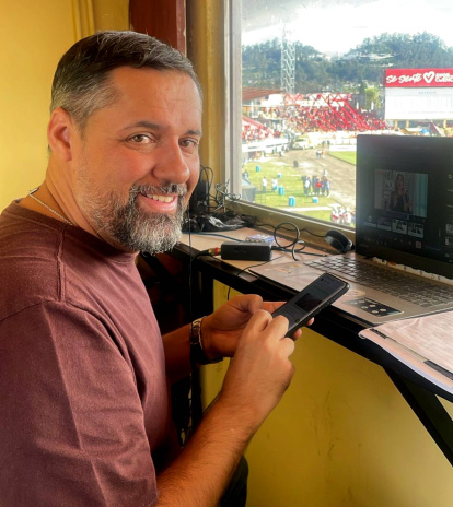 Felipe Camargo, narrador brasileño de El ojo del pez.