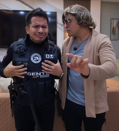 Con Rony Torres, actor que personifica a La Residenta, ha hecho sus pininos dentro de la actuación.