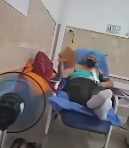 Pacientes del Hospital Teodoro Maldonado Carbo se ventilaban con cartones y equipos propios ante el calor extremo.