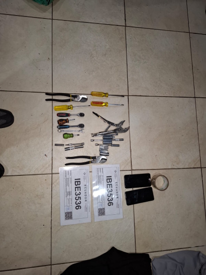 Estas herramientas serían utilizadas para forzar los vehículos.