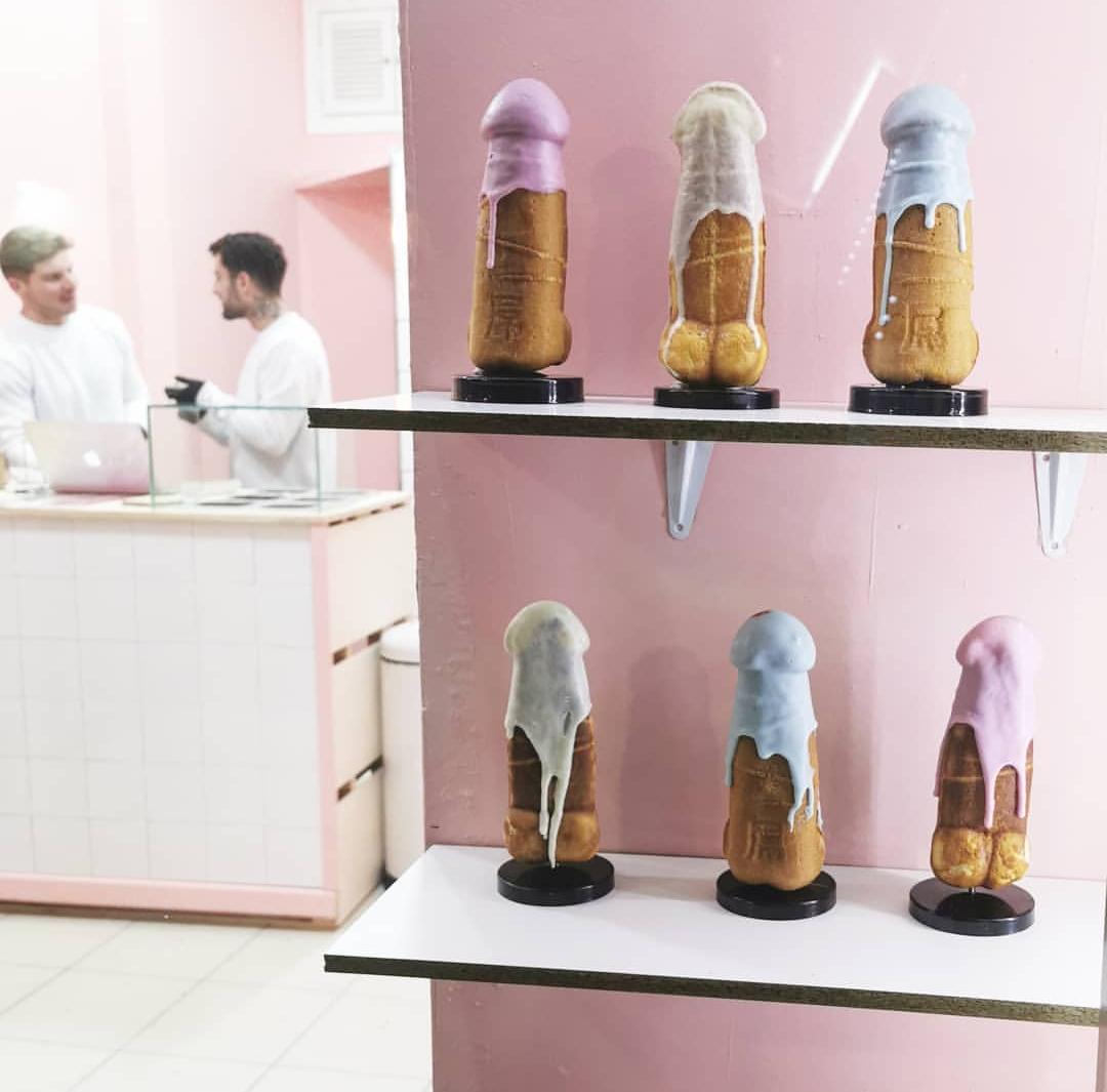Un negocio español ofrece waffles con forma de pene