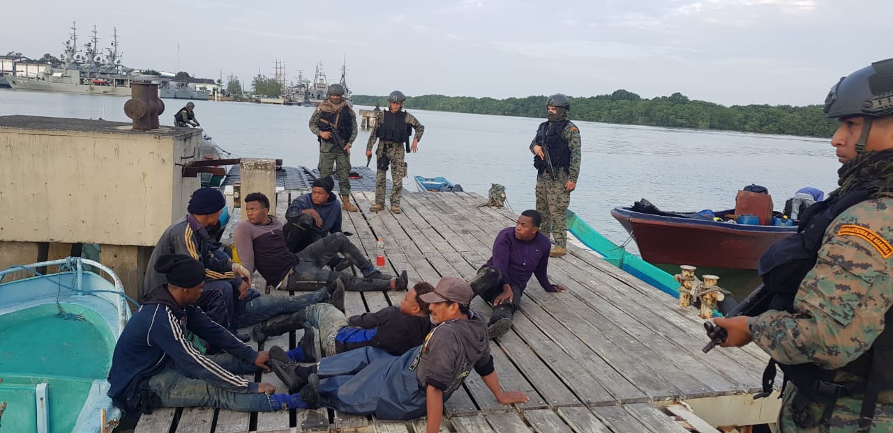 Ocho sospechosos fueron detenidos en el Golfo de Guayaquil