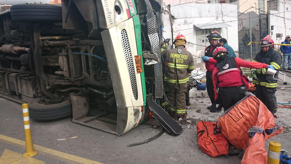 Cinco personas mueren tras accidente en Quito