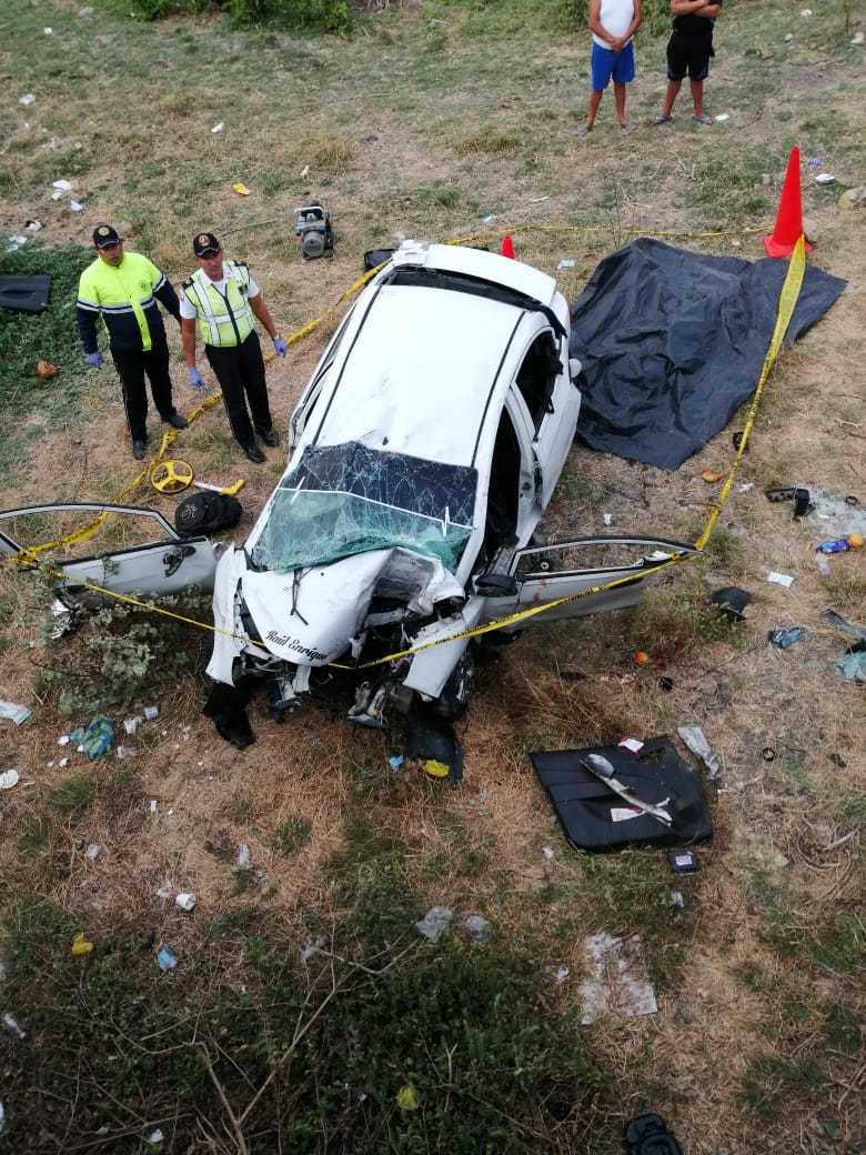 Un Muerto Y Cuatro Heridos En La Vía Guayaquil Salinas