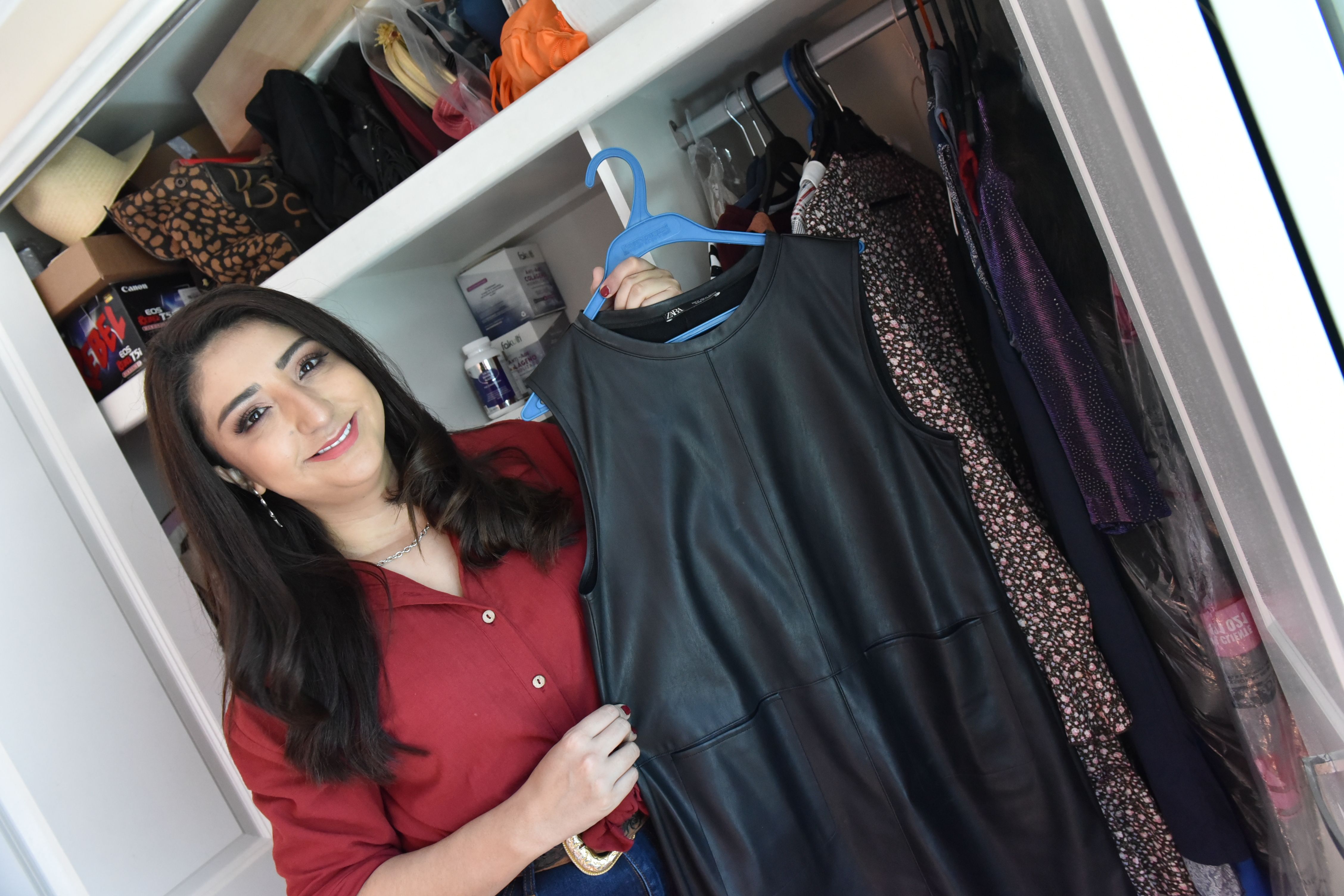 El clóset de los 'famosillos' ¡Lorena Barrera es full ochentera!