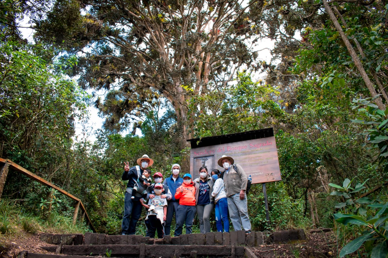 Montúfar: Naturaleza e historia entre arrayanes