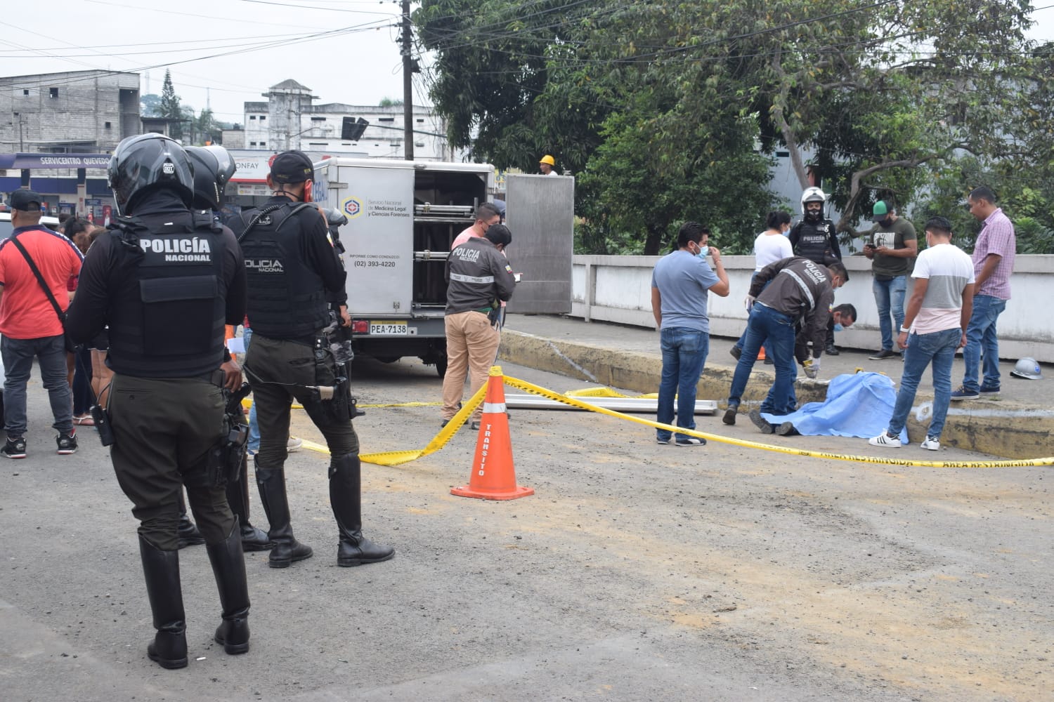 Sentado a punta de plomo