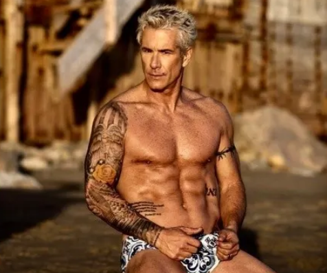 Fernando Carrillo se estrena en OnlyFans