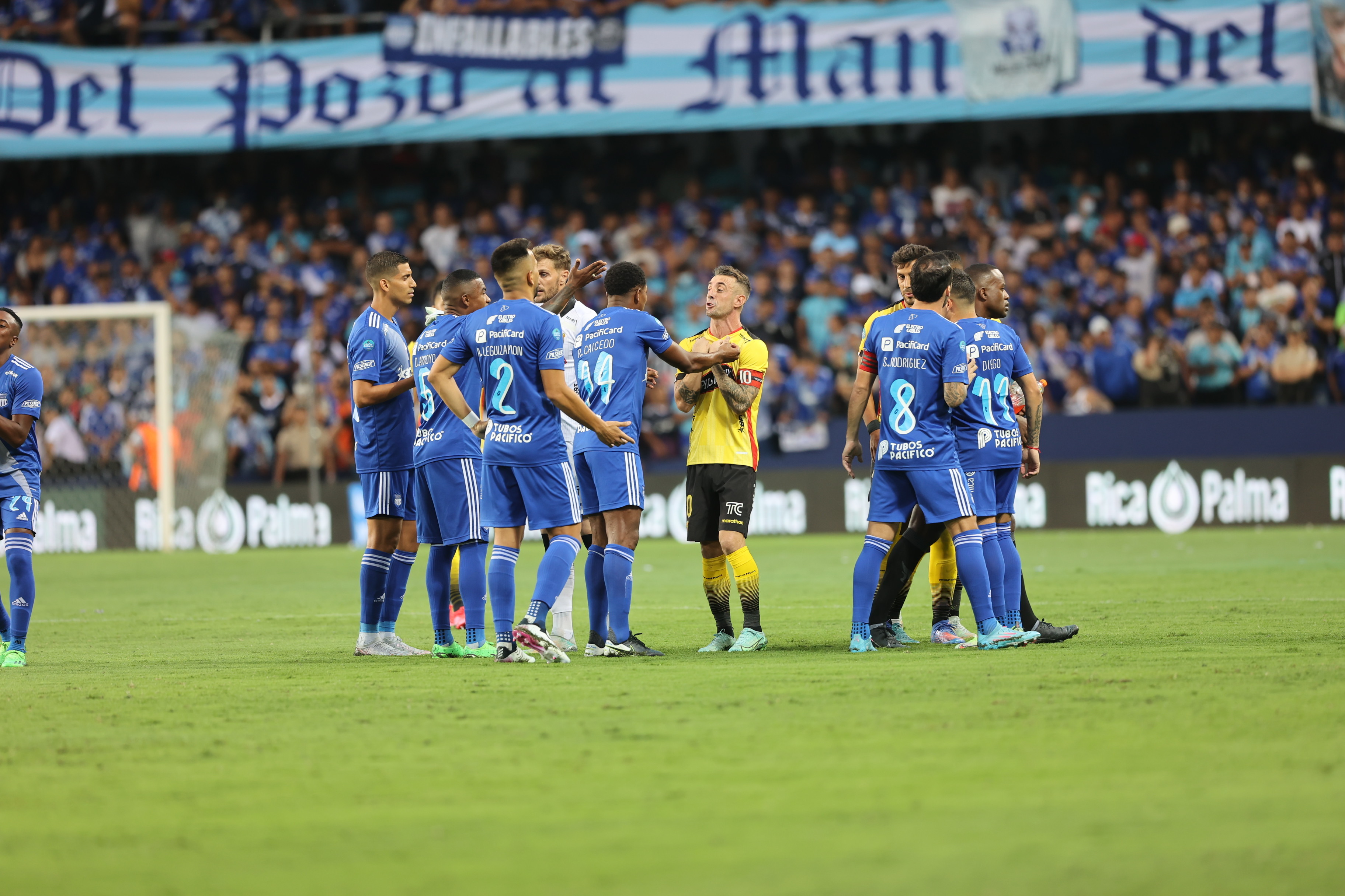 Emelec Vs Barcelona 16 Años Después Se Vuelve A Suspender Un Clásico Del Astillero 0123