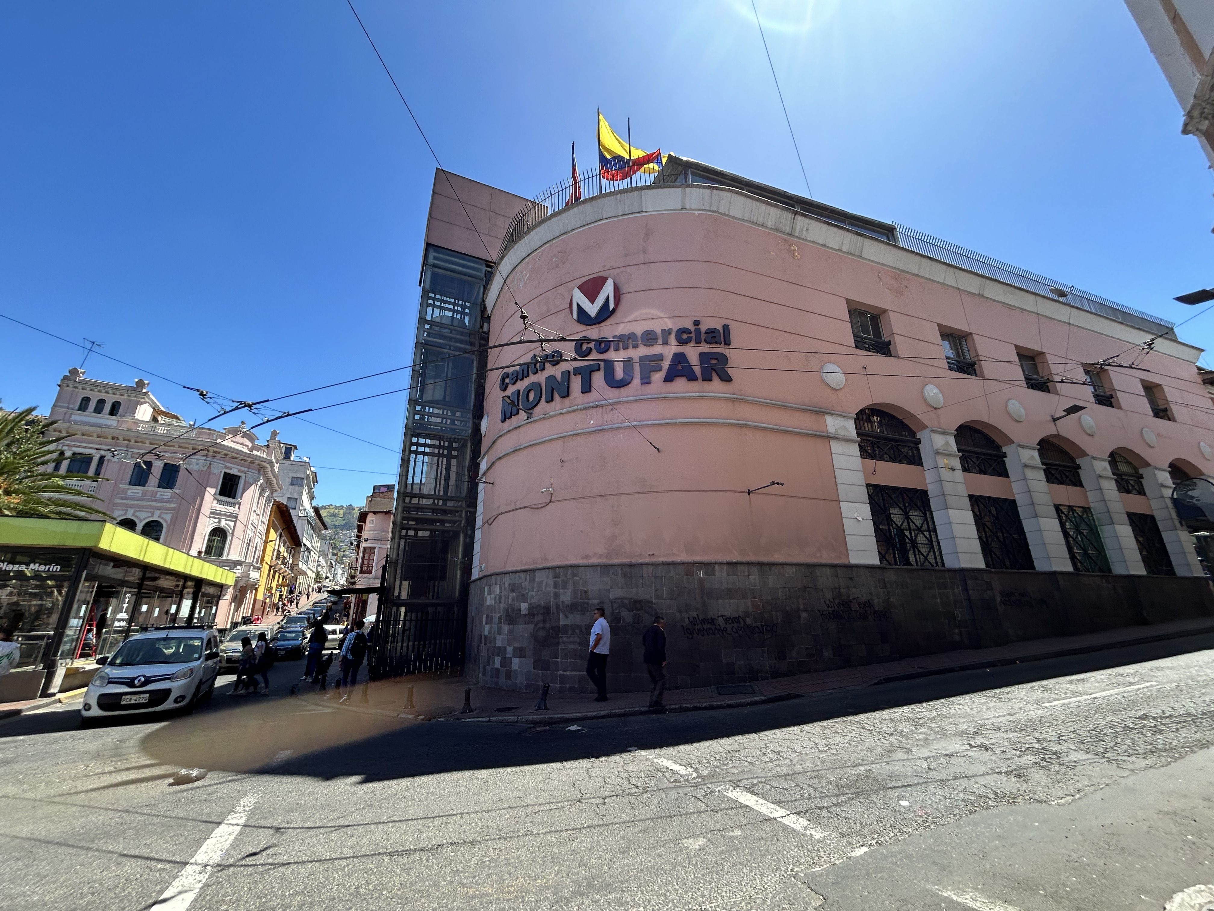 Centro Comercial Montúfar: ¡El búnker de lo 'trucho'!