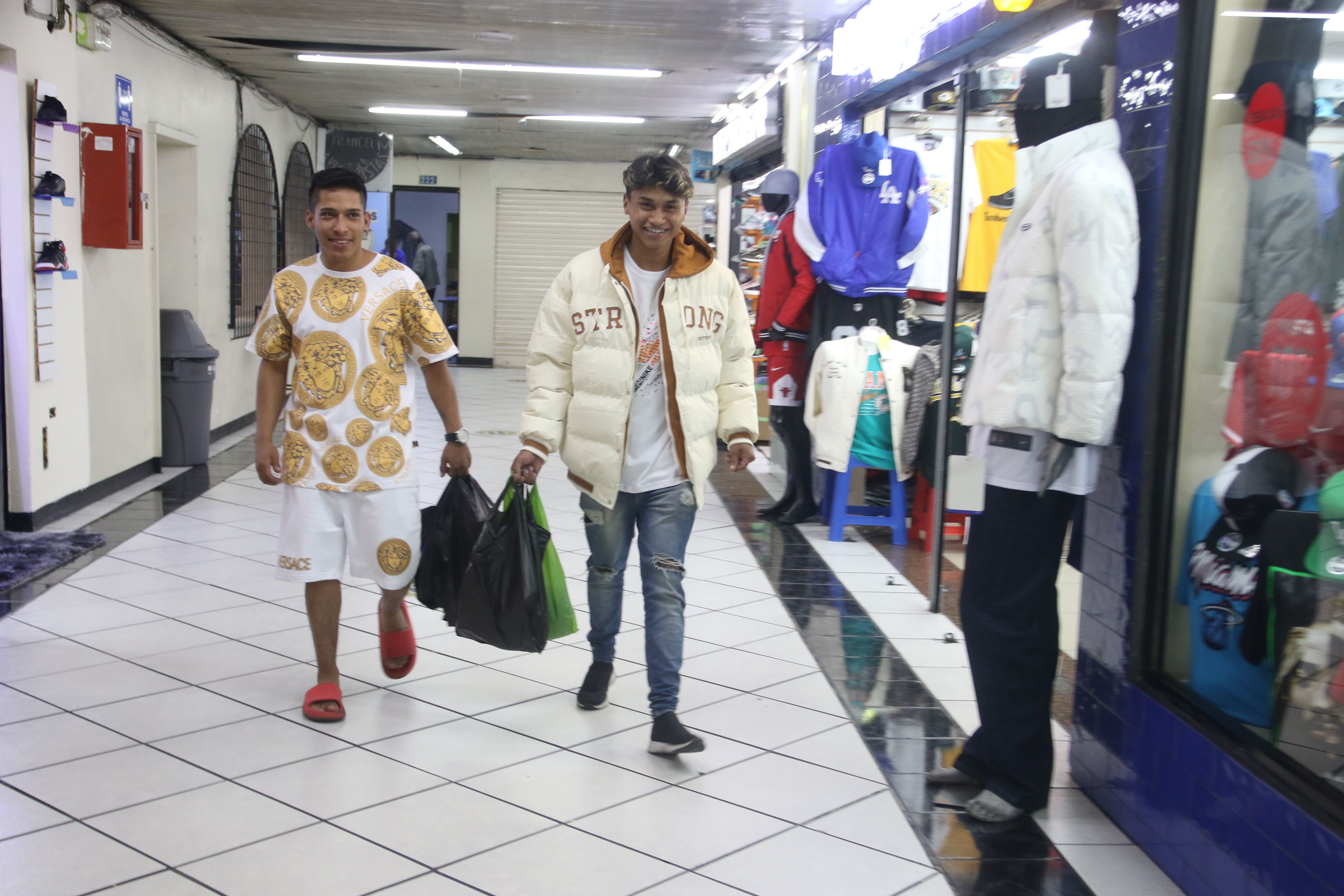 Las réplicas triple A imponen la moda en Quito