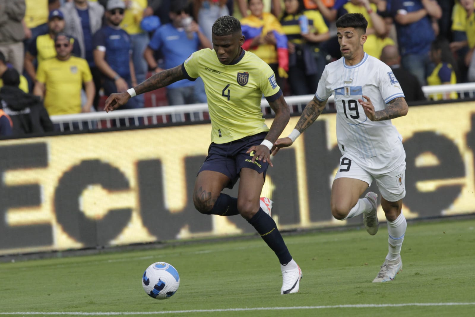 Ecuador Le Gana Uruguay En Quito Con Doblete De Félix Torres