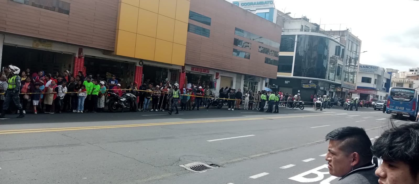 Mujer de 50 años habría sido arrollada por un bus en el centro de Ambato