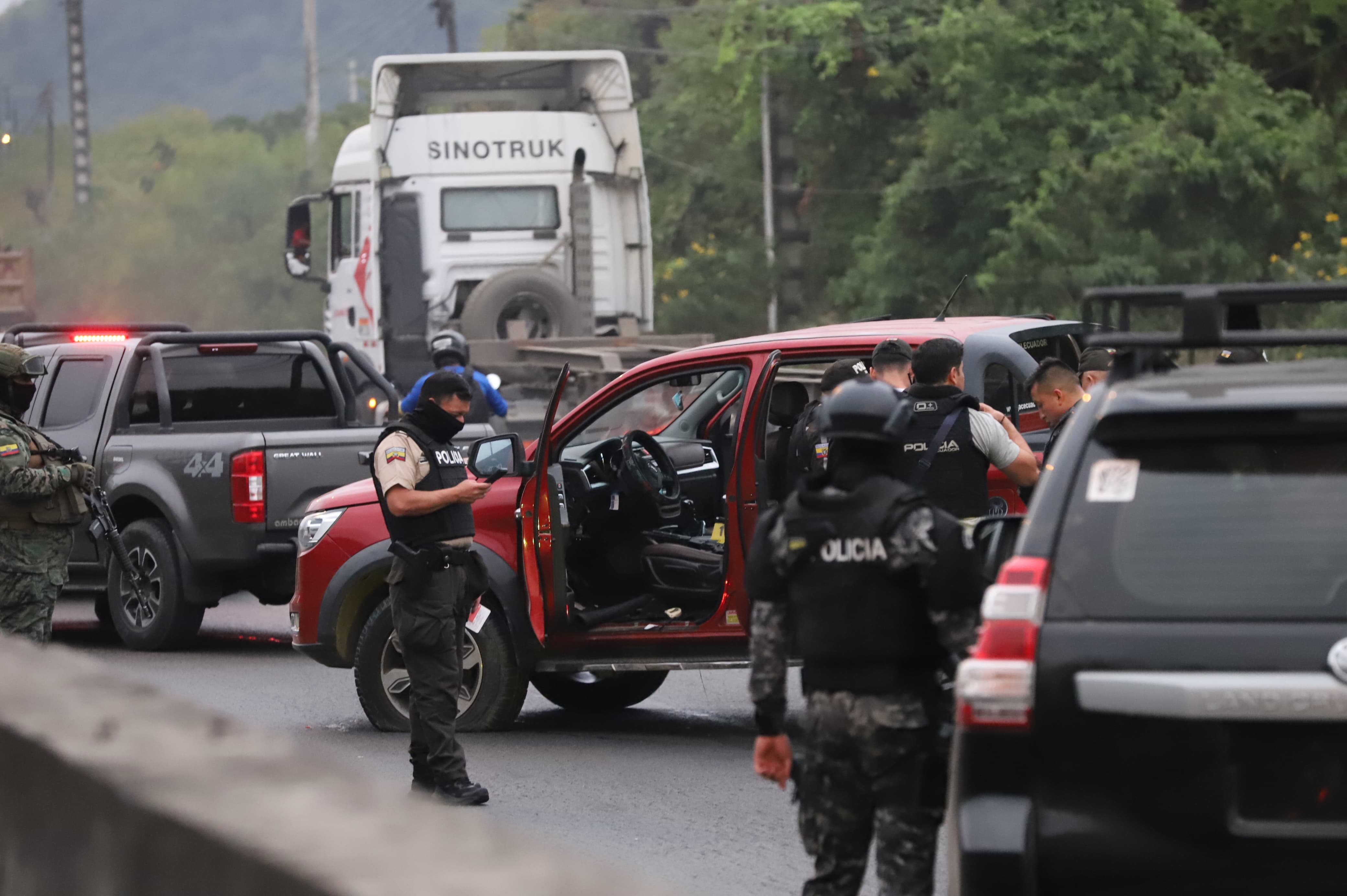 Guayaquil: Persecución en la Perimetral deja 3 capturados con armas largas