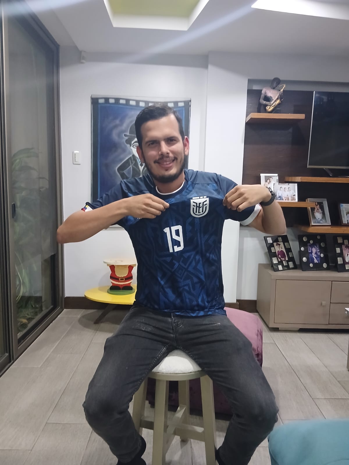 Mundial 2026: joven de Ecuador ahorra todo y organiza su trabajo para ...