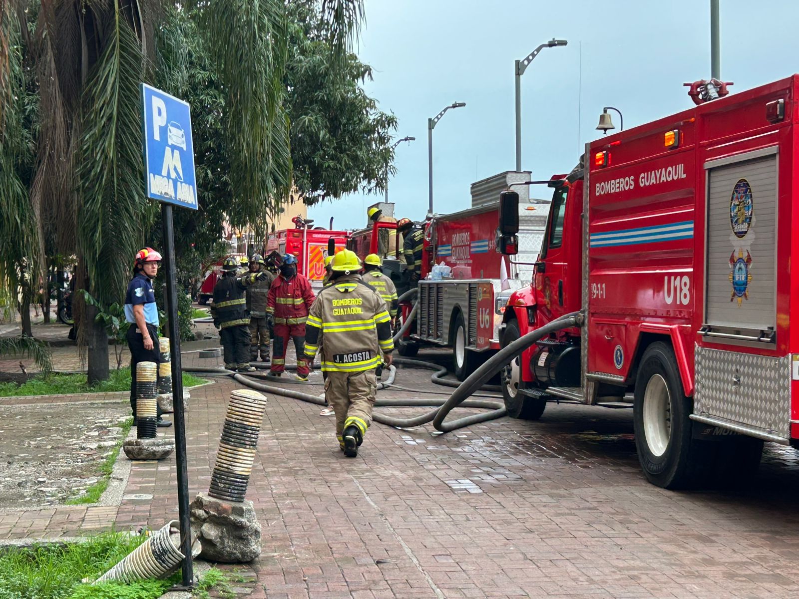 Voraz incendio en Eloy Alfaro y Cuenca, en el centro de Guayaquil ...