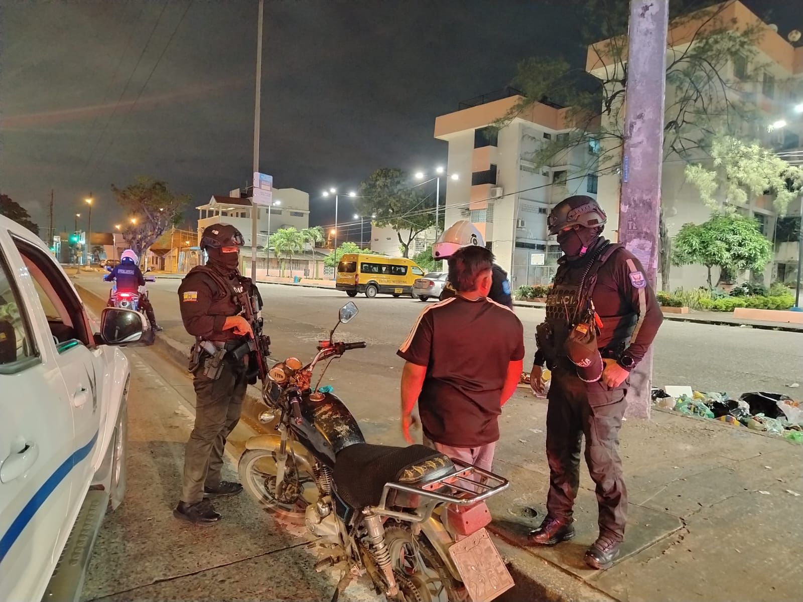 Más de 270 detenidos deja el toque de queda en Guayaquil, Durán y ...